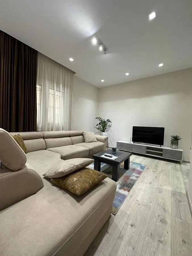 Brilant Apartament Tiran 0*,