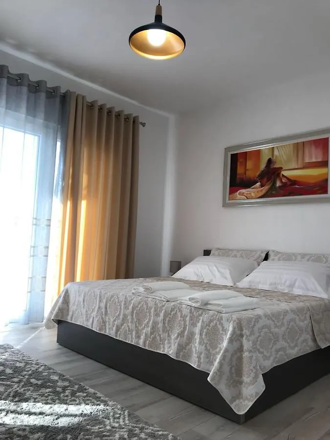 Brilant Apartament Tiran 0*,